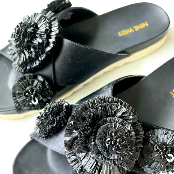 Nine West Sandals with beading and flowers, size 7.5 in black - Picture 4 of 4